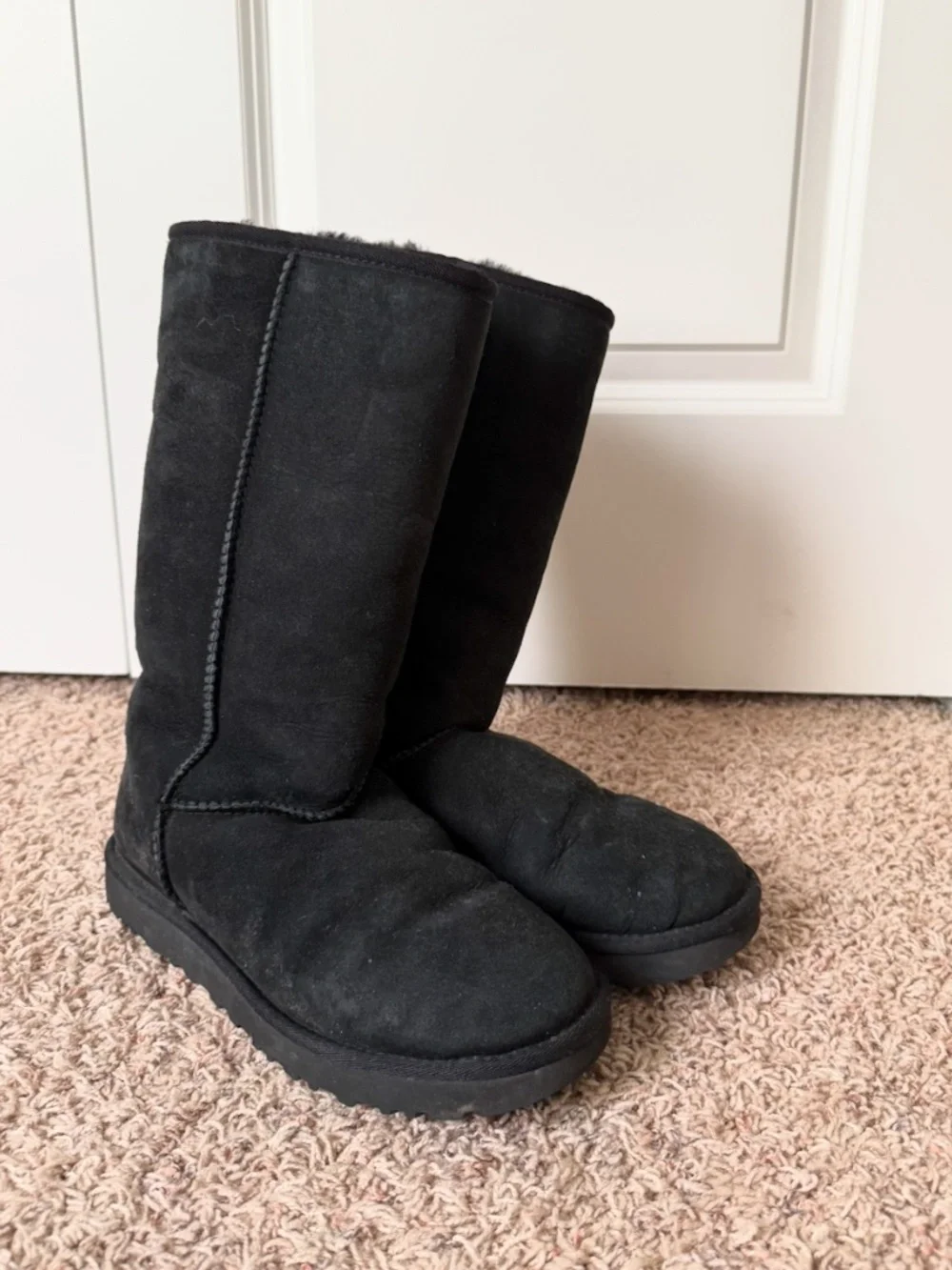 Ugg's Classic Tall Black - Size 8